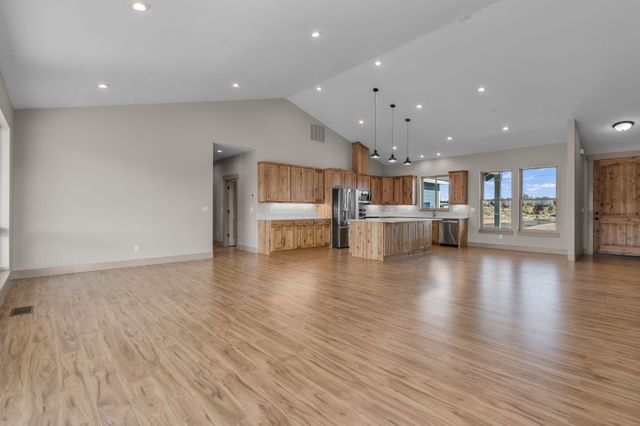 502 SW Bent Loop, Powell Butte, OR 97753