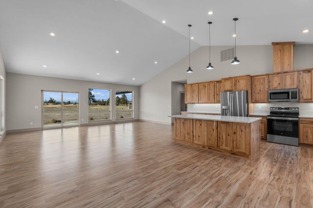 502 SW Bent Loop, Powell Butte, OR 97753