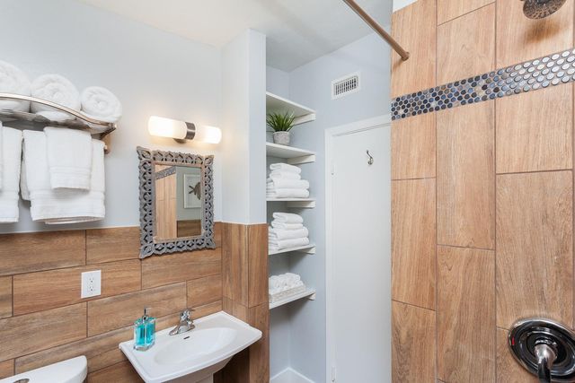 407 E CRYSTAL LAKE STREET, Orlando, FL 32806