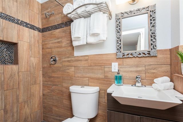 407 E CRYSTAL LAKE STREET, Orlando, FL 32806