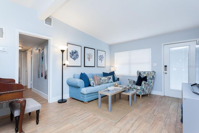 407 E CRYSTAL LAKE STREET, Orlando, FL 32806