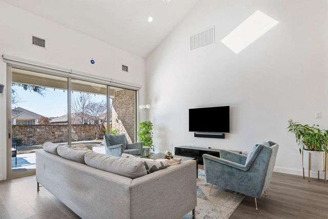 909 Zacarias DR, Leander, TX 78641