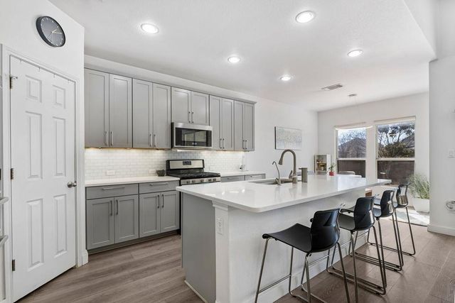 909 Zacarias DR, Leander, TX 78641