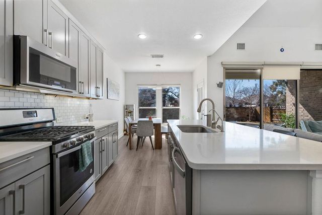 909 Zacarias DR, Leander, TX 78641