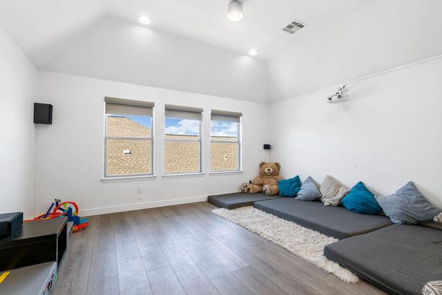 909 Zacarias DR, Leander, TX 78641