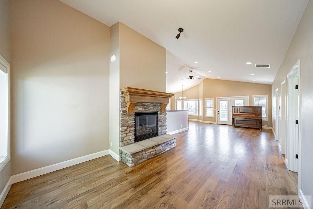 Image 4 of property listing at 3094 W 6800 S, Rexburg, ID 83440