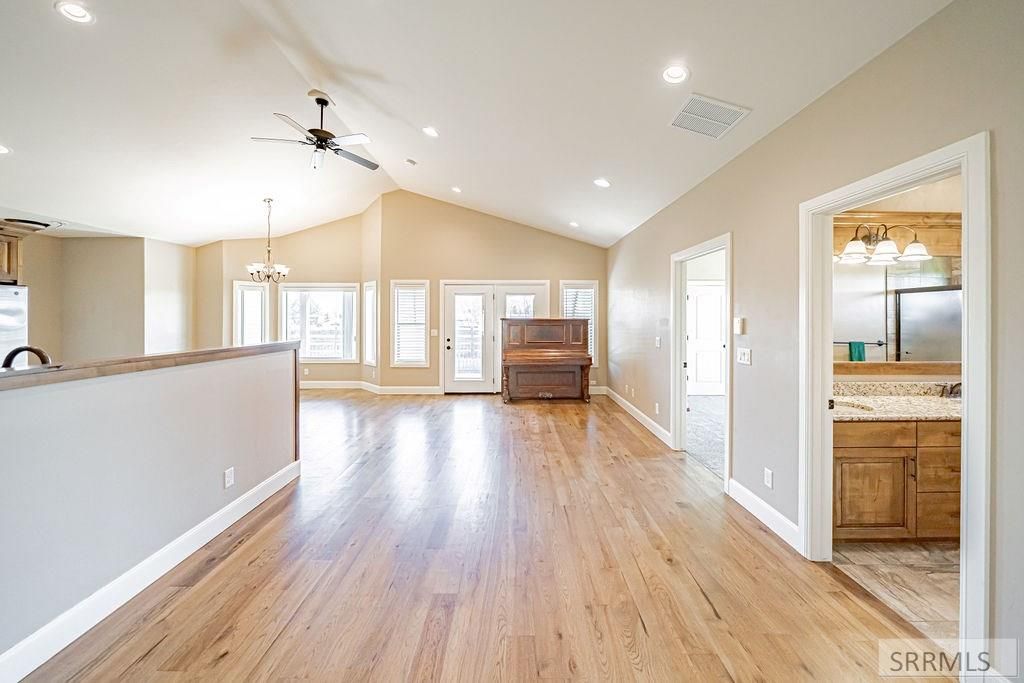 Image 7 of property listing at 3094 W 6800 S, Rexburg, ID 83440