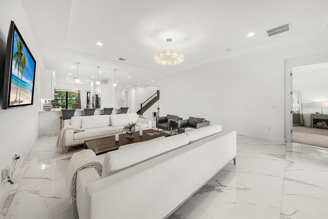 13689 Artisan Circle, Palm Beach Gardens, FL 33418