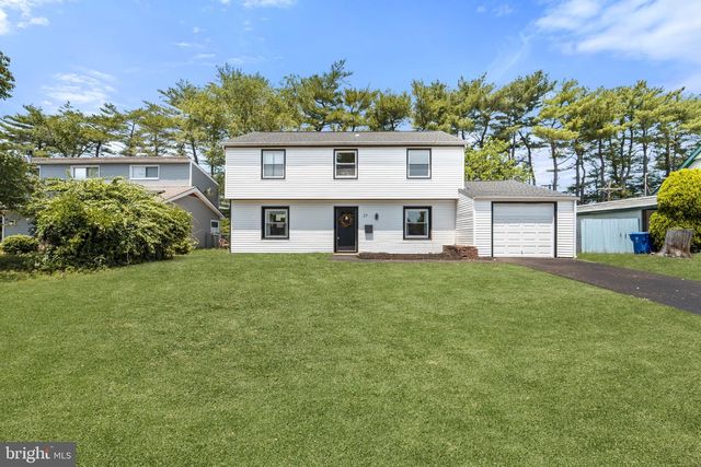 27 SHAWMONT LN, Willingboro, NJ 08046