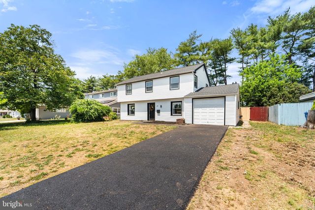27 SHAWMONT LN, Willingboro, NJ 08046