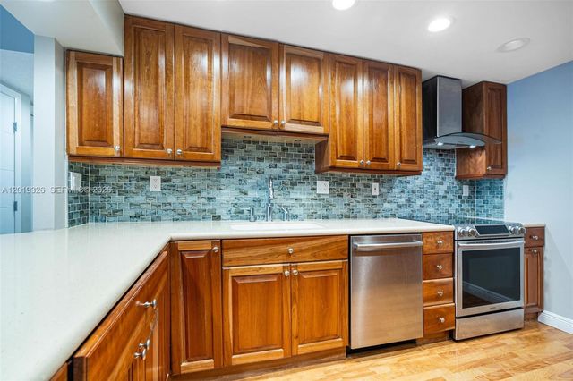 100 Edgewater Dr 342, Coral Gables, FL 33133