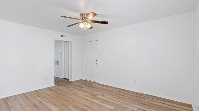 2703 Evergreen Circle, Bryan, TX 77801