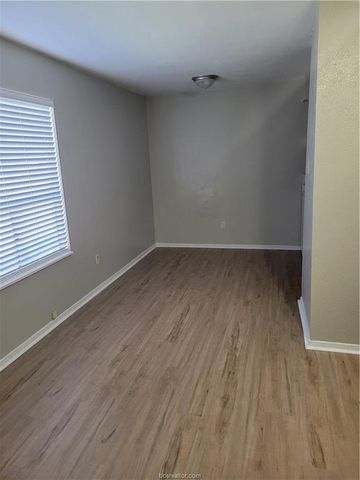 2703 Evergreen Circle, Bryan, TX 77801