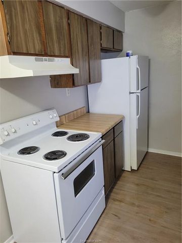 2703 Evergreen Circle, Bryan, TX 77801