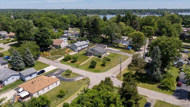 795 Hogarth Avenue, Waterford Charter Township, MI 48328