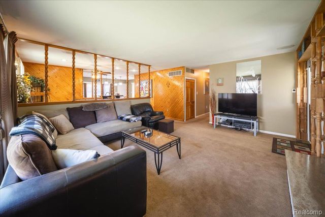 795 Hogarth Avenue, Waterford Charter Township, MI 48328