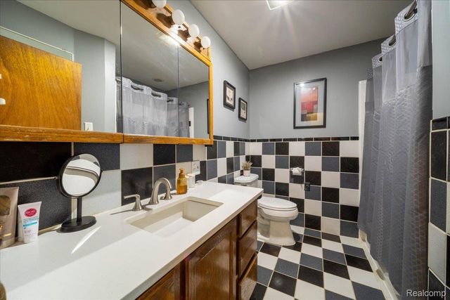 795 Hogarth Avenue, Waterford Charter Township, MI 48328