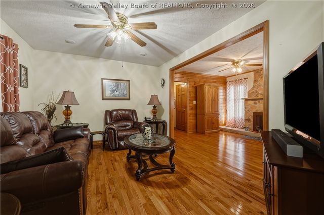 608 Teays Lane, Hurricane, WV 25526