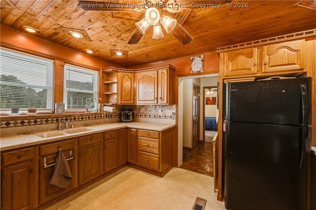 608 Teays Lane, Hurricane, WV 25526