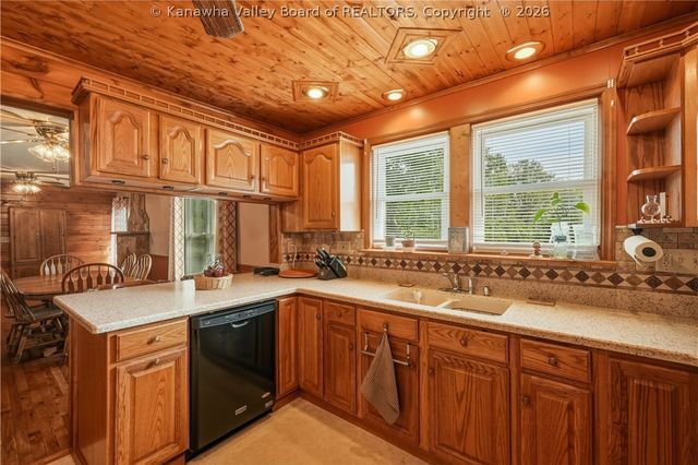 608 Teays Lane, Hurricane, WV 25526