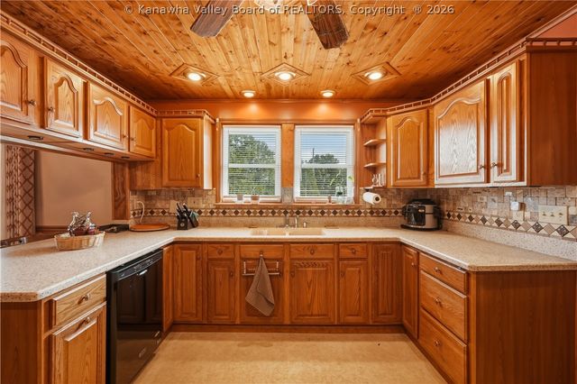 608 Teays Lane, Hurricane, WV 25526
