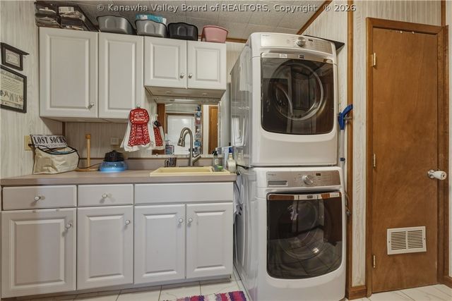 608 Teays Lane, Hurricane, WV 25526