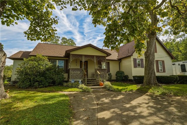 608 Teays Lane, Hurricane, WV 25526