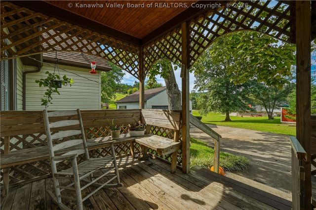 608 Teays Lane, Hurricane, WV 25526
