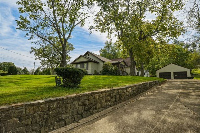 608 Teays Lane, Hurricane, WV 25526