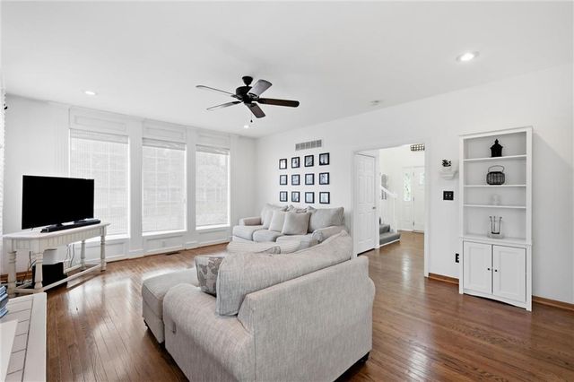 3371 S Cochise Avenue, Independence, MO 64057