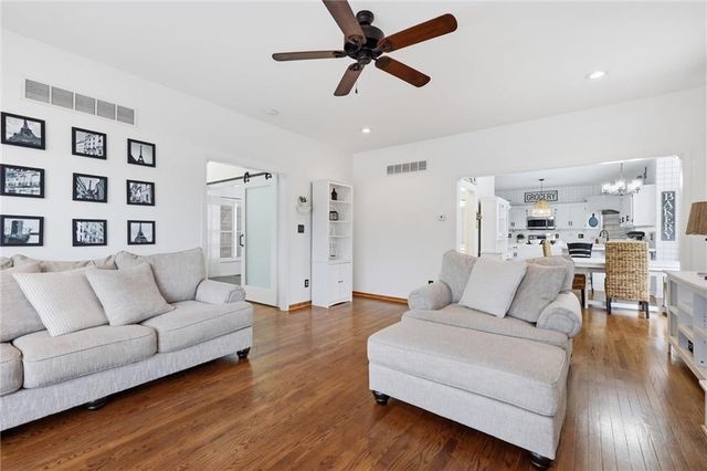 3371 S Cochise Avenue, Independence, MO 64057