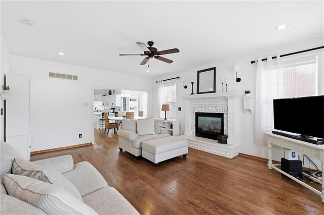 3371 S Cochise Avenue, Independence, MO 64057