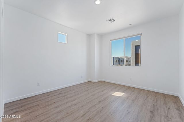 225 N PLEASANT Drive 30, Chandler, AZ 85225