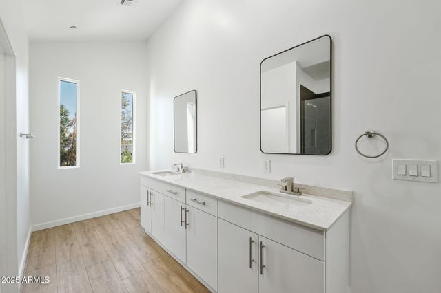 225 N PLEASANT Drive 30, Chandler, AZ 85225