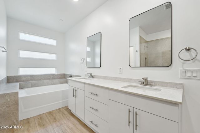 225 N PLEASANT Drive 30, Chandler, AZ 85225