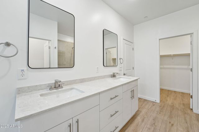 225 N PLEASANT Drive 30, Chandler, AZ 85225