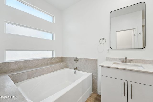 225 N PLEASANT Drive 30, Chandler, AZ 85225