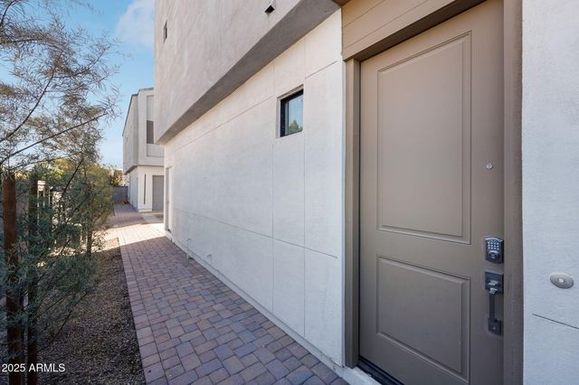 225 N PLEASANT Drive 30, Chandler, AZ 85225