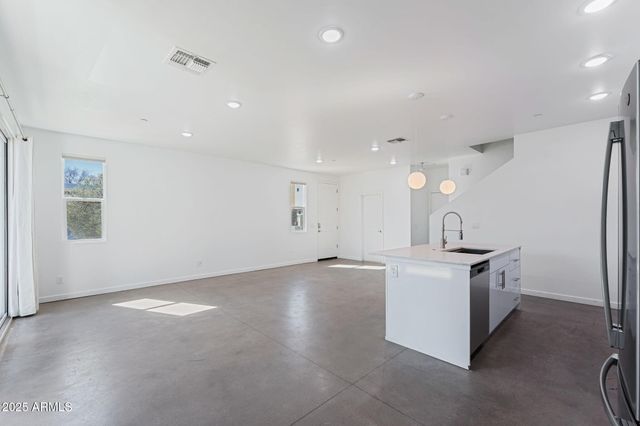 225 N PLEASANT Drive 30, Chandler, AZ 85225