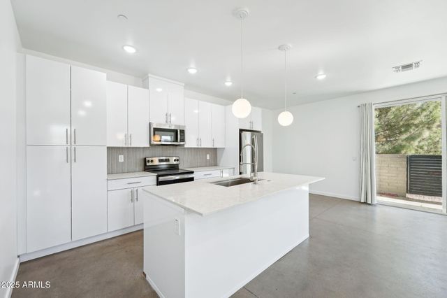 225 N PLEASANT Drive 30, Chandler, AZ 85225