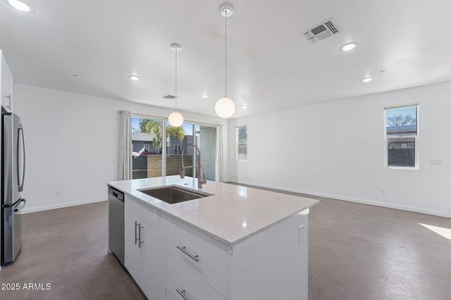 225 N PLEASANT Drive 30, Chandler, AZ 85225