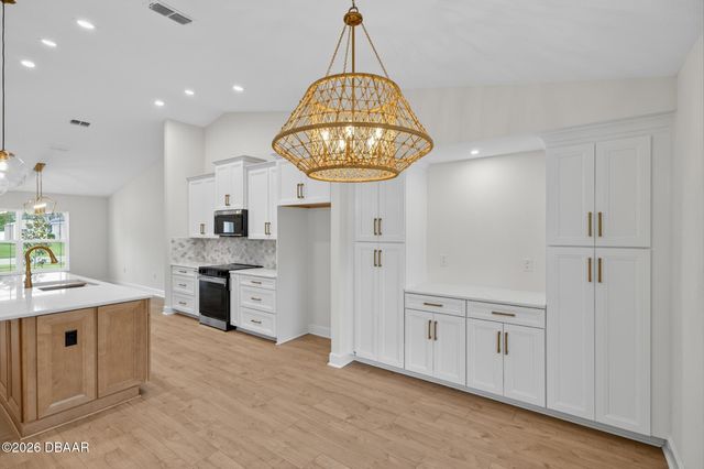 22 Eric Drive, Palm Coast, FL 32164