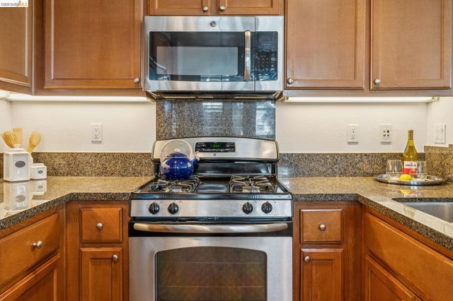 2153 Northshore Dr, Richmond, CA 94804