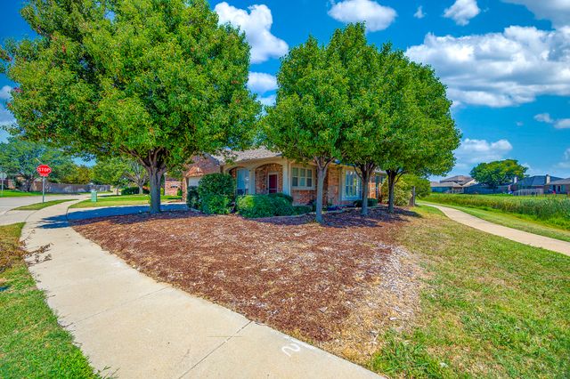 424 Baverton Lane, Fort Worth, TX 76052