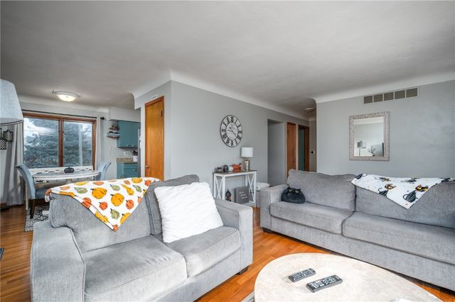 1117 Crestview SE, Cedar Rapids, IA 52403