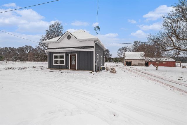 46750 County Road 665, Paw Paw, MI 49079