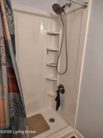 508 Logsdon Ct, Douglass Hills, KY 40243