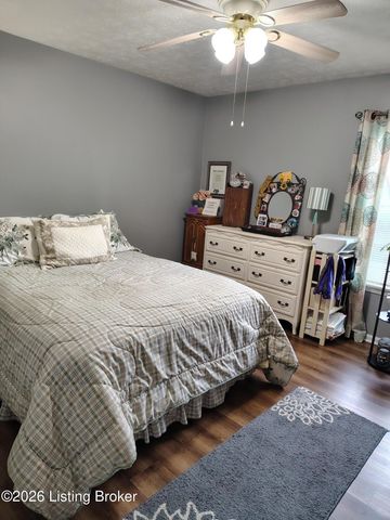 508 Logsdon Ct, Douglass Hills, KY 40243