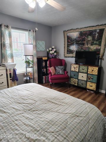 508 Logsdon Ct, Douglass Hills, KY 40243