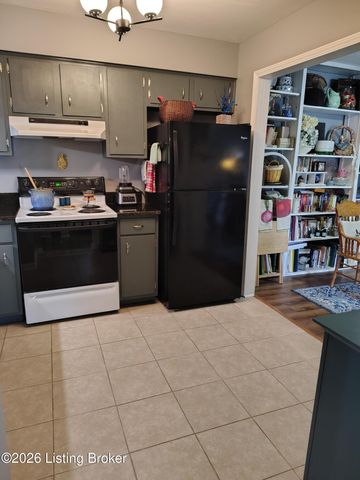 508 Logsdon Ct, Douglass Hills, KY 40243